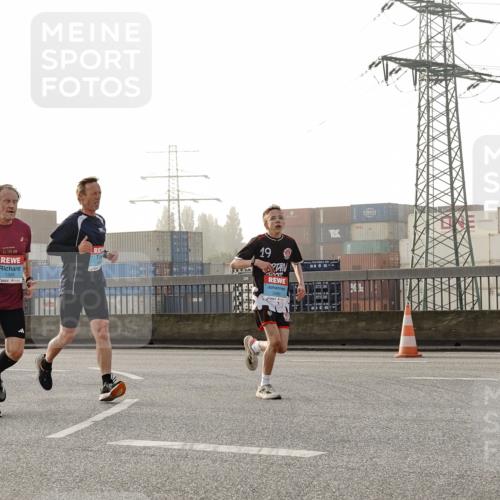 03.10.2026 - Köhlbrandbrückenlauf Michael Burmester http://msf.ph/oto/10764118 03.10.2026 09:16:15 Position 3 42, 195, 1326, 19 meine-sportfotos.de