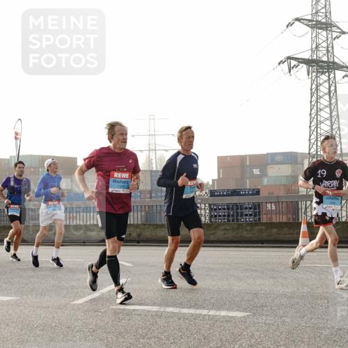 03.10.2026 - Köhlbrandbrückenlauf Michael Burmester http://msf.ph/oto/10764120 03.10.2026 09:16:16 Position 3 42, 195, 19 meine-sportfotos.de