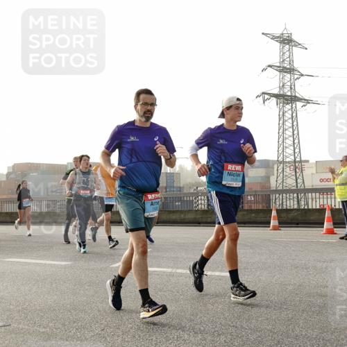 03.10.2026 - Köhlbrandbrückenlauf Michael Burmester http://msf.ph/oto/10764131 03.10.2026 09:16:19 Position 3 2520, 2515, 1 meine-sportfotos.de