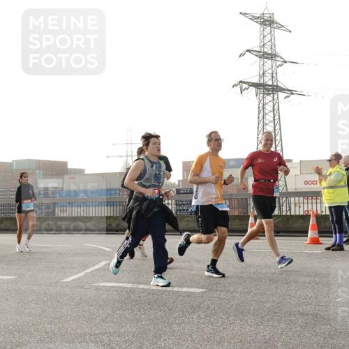03.10.2026 - Köhlbrandbrückenlauf Michael Burmester http://msf.ph/oto/10764133 03.10.2026 09:16:21 Position 3  meine-sportfotos.de