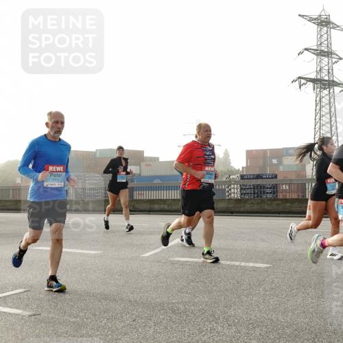 03.10.2026 - Köhlbrandbrückenlauf Michael Burmester http://msf.ph/oto/10764143 03.10.2026 09:16:23 Position 3 2417, 2517, 3866 meine-sportfotos.de