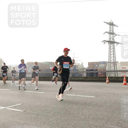 03.10.2026 - Köhlbrandbrückenlauf Michael Burmester http://msf.ph/oto/10764179 03.10.2026 09:16:32 Position 3  meine-sportfotos.de