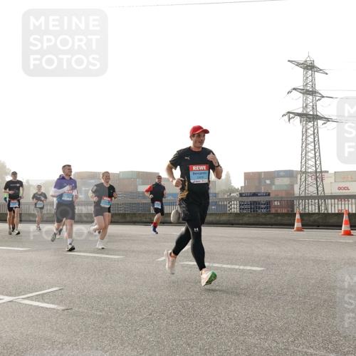 03.10.2026 - Köhlbrandbrückenlauf Michael Burmester http://msf.ph/oto/10764180 03.10.2026 09:16:33 Position 3 2409 meine-sportfotos.de