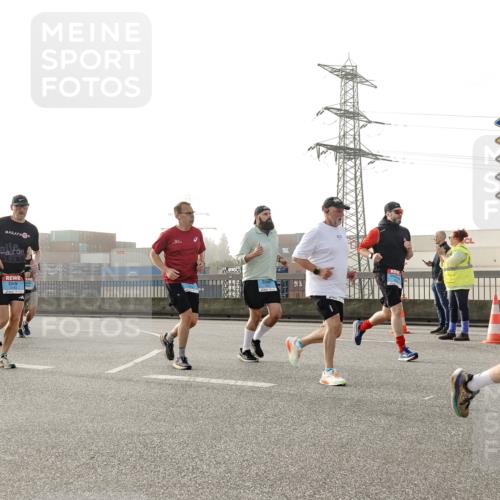 03.10.2026 - Köhlbrandbrückenlauf Michael Burmester http://msf.ph/oto/10764189 03.10.2026 09:16:35 Position 3 2, 3, 2264 meine-sportfotos.de
