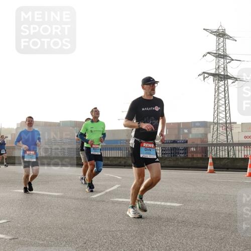 03.10.2026 - Köhlbrandbrückenlauf Michael Burmester http://msf.ph/oto/10764193 03.10.2026 09:16:36 Position 3 2074, 2343 meine-sportfotos.de