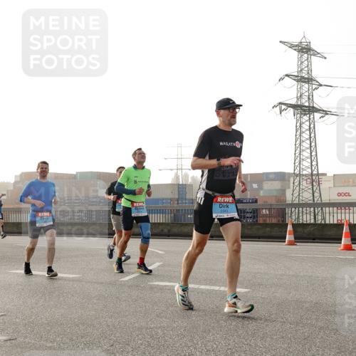 03.10.2026 - Köhlbrandbrückenlauf Michael Burmester http://msf.ph/oto/10764194 03.10.2026 09:16:36 Position 3 2343, 1, 1 meine-sportfotos.de