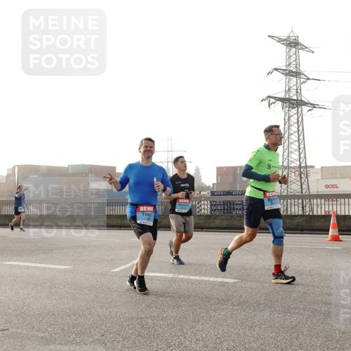03.10.2026 - Köhlbrandbrückenlauf Michael Burmester http://msf.ph/oto/10764197 03.10.2026 09:16:37 Position 3 3, 1 meine-sportfotos.de