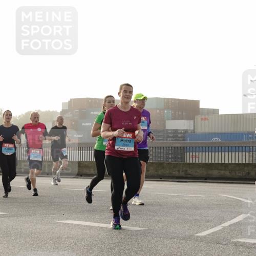 03.10.2026 - Köhlbrandbrückenlauf Michael Burmester http://msf.ph/oto/10764206 03.10.2026 09:16:41 Position 3 42, 195, 19, 2669 meine-sportfotos.de