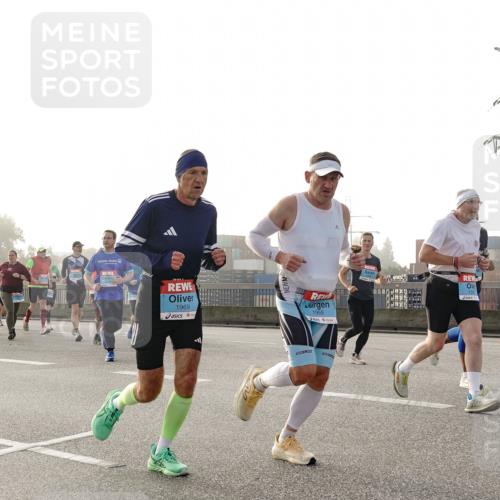 03.10.2026 - Köhlbrandbrückenlauf Michael Burmester http://msf.ph/oto/10764225 03.10.2026 09:16:47 Position 3 1969, 1968, 2193 meine-sportfotos.de