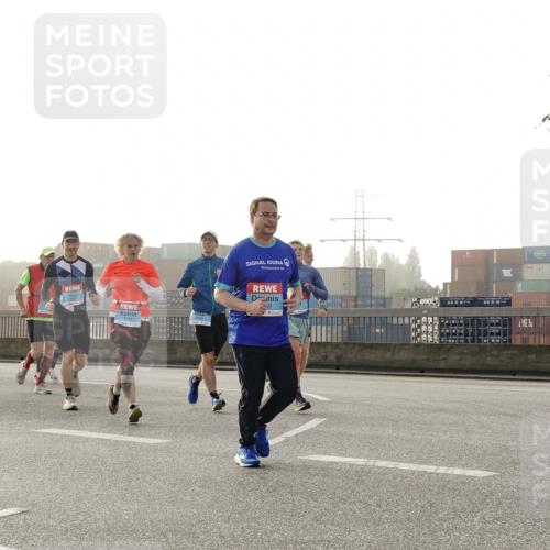 03.10.2026 - Köhlbrandbrückenlauf Michael Burmester http://msf.ph/oto/10764228 03.10.2026 09:16:48 Position 3  meine-sportfotos.de