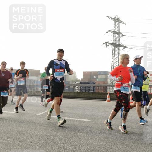 03.10.2026 - Köhlbrandbrückenlauf Michael Burmester http://msf.ph/oto/10764236 03.10.2026 09:16:50 Position 3 283, 3817, 2616, 1546, 3 meine-sportfotos.de