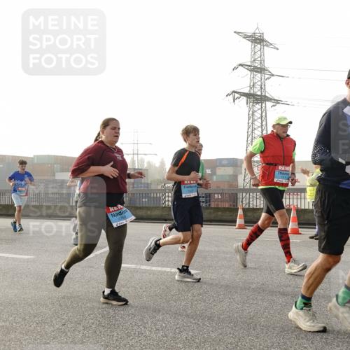 03.10.2026 - Köhlbrandbrückenlauf Michael Burmester http://msf.ph/oto/10764242 03.10.2026 09:16:51 Position 3 2350, 1072, 3 meine-sportfotos.de