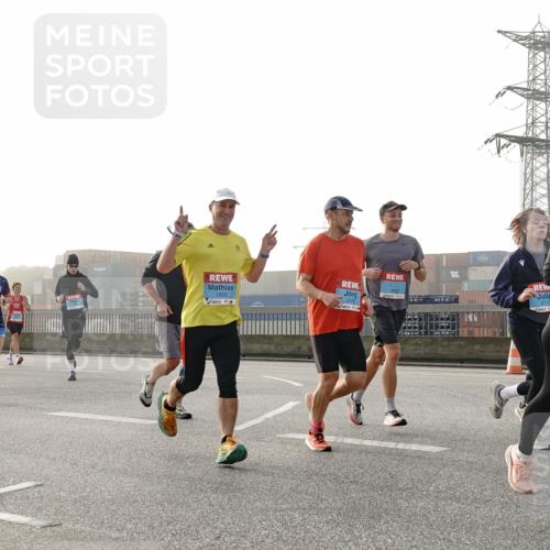 03.10.2026 - Köhlbrandbrückenlauf Michael Burmester http://msf.ph/oto/10764261 03.10.2026 09:16:56 Position 3 1808, 2717, 3130 meine-sportfotos.de
