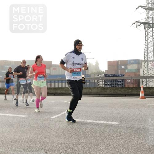 03.10.2026 - Köhlbrandbrückenlauf Michael Burmester http://msf.ph/oto/10764286 03.10.2026 09:17:03 Position 3 9, 1303, 2759 meine-sportfotos.de