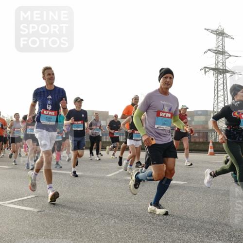03.10.2026 - Köhlbrandbrückenlauf Michael Burmester http://msf.ph/oto/10764317 03.10.2026 09:17:11 Position 3 140, 3762, 3841 meine-sportfotos.de