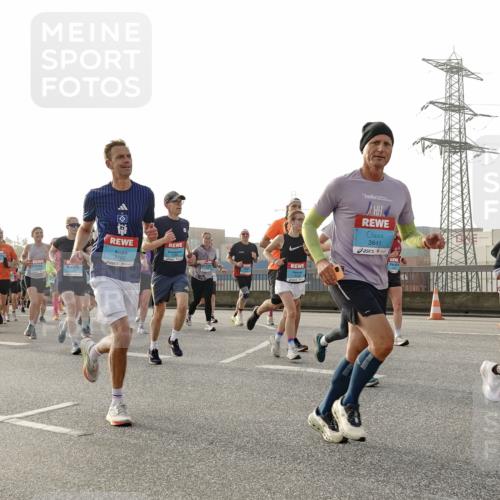 03.10.2026 - Köhlbrandbrückenlauf Michael Burmester http://msf.ph/oto/10764318 03.10.2026 09:17:11 Position 3 140, 3762, 3841 meine-sportfotos.de