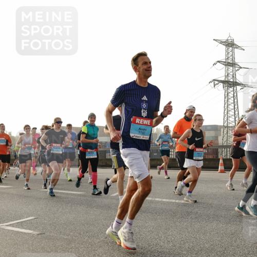 03.10.2026 - Köhlbrandbrückenlauf Michael Burmester http://msf.ph/oto/10764320 03.10.2026 09:17:12 Position 3 4, 3762, 1 meine-sportfotos.de