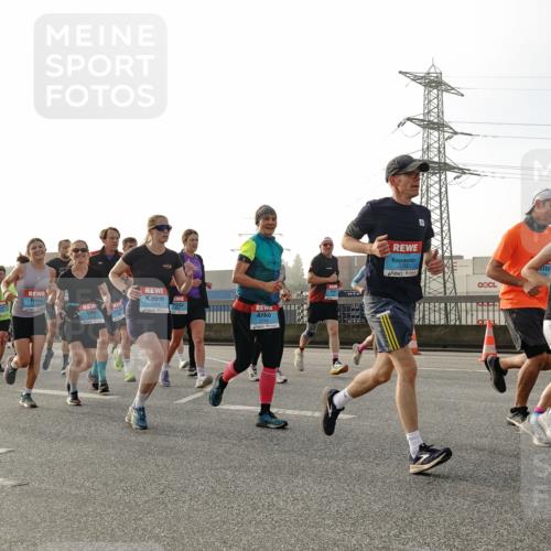 03.10.2026 - Köhlbrandbrückenlauf Michael Burmester http://msf.ph/oto/10764323 03.10.2026 09:17:12 Position 3 14, 1254, 3760, 3, 373 meine-sportfotos.de