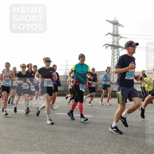 03.10.2026 - Köhlbrandbrückenlauf Michael Burmester http://msf.ph/oto/10764326 03.10.2026 09:17:13 Position 3 14, 360, 373 meine-sportfotos.de