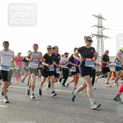 03.10.2026 - Köhlbrandbrückenlauf Michael Burmester http://msf.ph/oto/10764329 03.10.2026 09:17:13 Position 3 14, 2526, 2304, 1254 meine-sportfotos.de