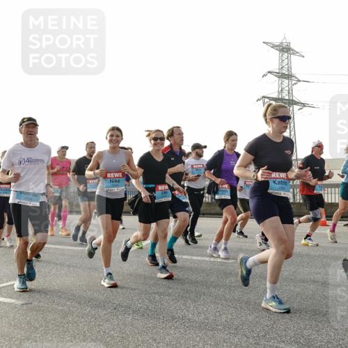 03.10.2026 - Köhlbrandbrückenlauf Michael Burmester http://msf.ph/oto/10764331 03.10.2026 09:17:13 Position 3 14, 2526, 2815, 1254, 250 meine-sportfotos.de