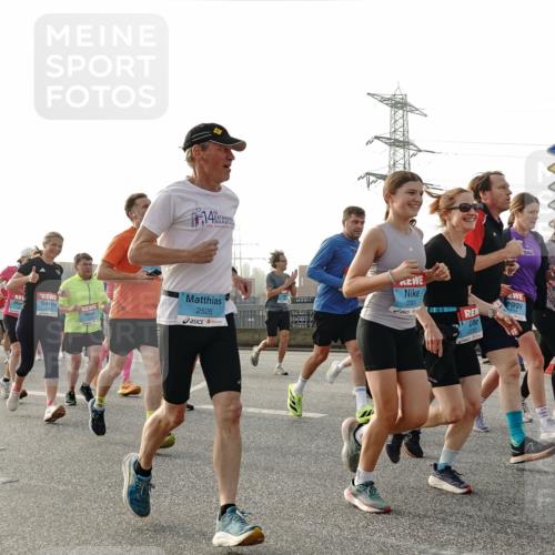 03.10.2026 - Köhlbrandbrückenlauf Michael Burmester http://msf.ph/oto/10764338 03.10.2026 09:17:14 Position 3 14, 2526, 3, 2304 meine-sportfotos.de