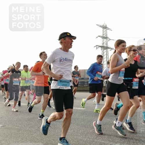 03.10.2026 - Köhlbrandbrückenlauf Michael Burmester http://msf.ph/oto/10764340 03.10.2026 09:17:14 Position 3 10, 2, 2526, 1019, 2315, 3 meine-sportfotos.de