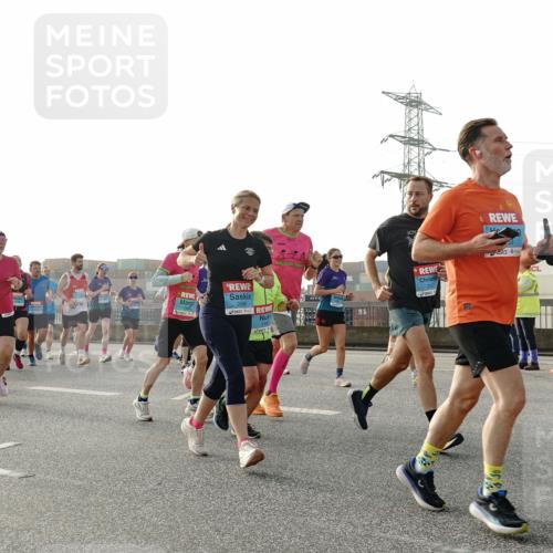 03.10.2026 - Köhlbrandbrückenlauf Michael Burmester http://msf.ph/oto/10764347 03.10.2026 09:17:15 Position 3  meine-sportfotos.de