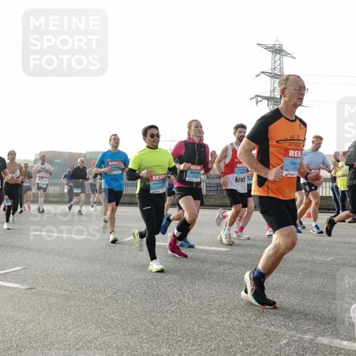 03.10.2026 - Köhlbrandbrückenlauf Michael Burmester http://msf.ph/oto/10764363 03.10.2026 09:17:18 Position 3 37, 2742, 2104, 3 meine-sportfotos.de
