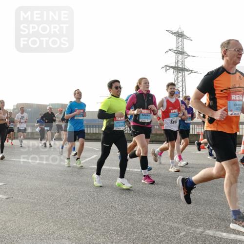 03.10.2026 - Köhlbrandbrückenlauf Michael Burmester http://msf.ph/oto/10764367 03.10.2026 09:17:18 Position 3 375, 2635, 2104, 3 meine-sportfotos.de