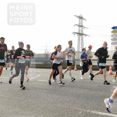 03.10.2026 - Köhlbrandbrückenlauf Michael Burmester http://msf.ph/oto/10764391 03.10.2026 09:17:21 Position 3 10, 3, 2420 meine-sportfotos.de