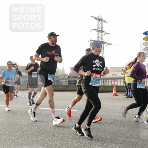 03.10.2026 - Köhlbrandbrückenlauf Michael Burmester http://msf.ph/oto/10764398 03.10.2026 09:17:22 Position 3 100, 2054, 1090, 1564 meine-sportfotos.de