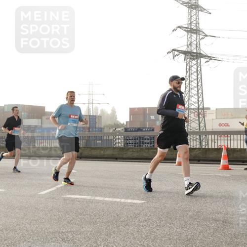 03.10.2026 - Köhlbrandbrückenlauf Michael Burmester http://msf.ph/oto/10764407 03.10.2026 09:17:25 Position 3  meine-sportfotos.de