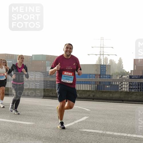 03.10.2026 - Köhlbrandbrückenlauf Michael Burmester http://msf.ph/oto/10764477 03.10.2026 09:17:39 Position 3 42, 195, 3004 meine-sportfotos.de