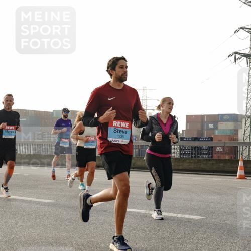 03.10.2026 - Köhlbrandbrückenlauf Michael Burmester http://msf.ph/oto/10764490 03.10.2026 09:17:40 Position 3 2445, 1535 meine-sportfotos.de