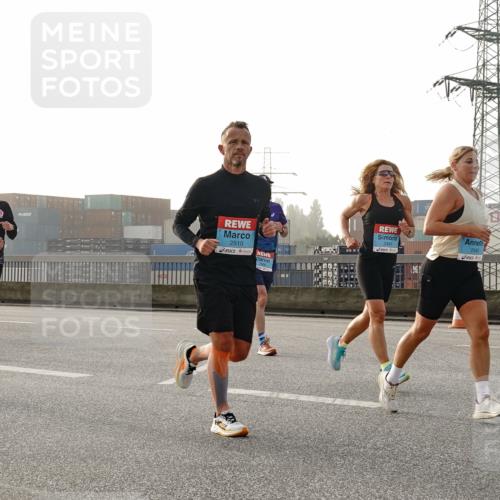 03.10.2026 - Köhlbrandbrückenlauf Michael Burmester http://msf.ph/oto/10764498 03.10.2026 09:17:41 Position 3 2502, 2510, 2445 meine-sportfotos.de