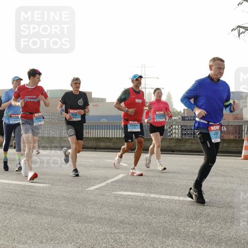 03.10.2026 - Köhlbrandbrückenlauf Michael Burmester http://msf.ph/oto/10764525 03.10.2026 09:17:47 Position 3 2950, 2494 meine-sportfotos.de
