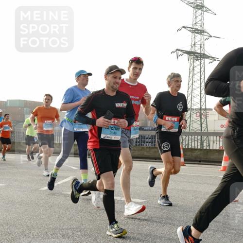 03.10.2026 - Köhlbrandbrückenlauf Michael Burmester http://msf.ph/oto/10764537 03.10.2026 09:17:48 Position 3 2509, 00, 2226, 2849, 2950 meine-sportfotos.de