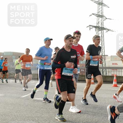 03.10.2026 - Köhlbrandbrückenlauf Michael Burmester http://msf.ph/oto/10764539 03.10.2026 09:17:48 Position 3 2511, 2509, 2849, 1208 meine-sportfotos.de
