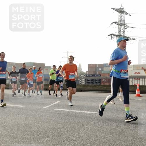 03.10.2026 - Köhlbrandbrückenlauf Michael Burmester http://msf.ph/oto/10764543 03.10.2026 09:17:49 Position 3 1 meine-sportfotos.de
