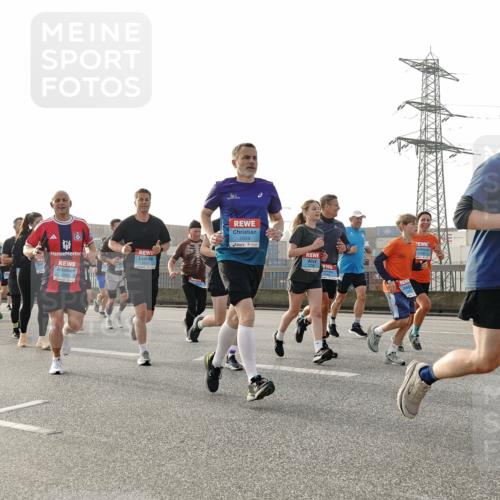 03.10.2026 - Köhlbrandbrückenlauf Michael Burmester http://msf.ph/oto/10764559 03.10.2026 09:17:52 Position 3 12063, 2659, 2766, 1836 meine-sportfotos.de