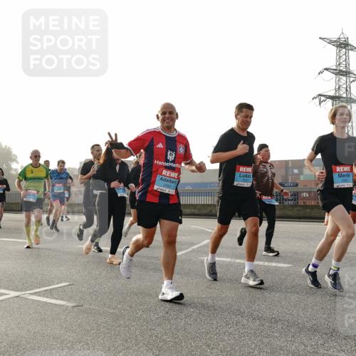 03.10.2026 - Köhlbrandbrückenlauf Michael Burmester http://msf.ph/oto/10764569 03.10.2026 09:17:52 Position 3 2531, 2063, 2446 meine-sportfotos.de