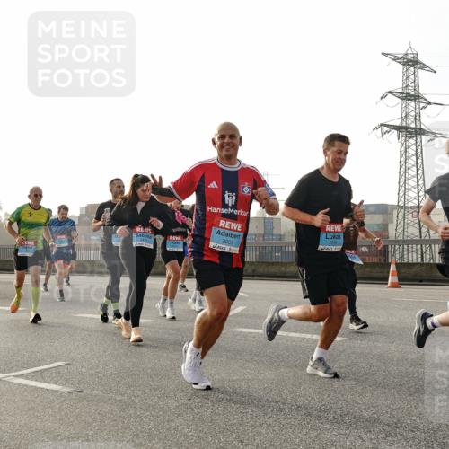 03.10.2026 - Köhlbrandbrückenlauf Michael Burmester http://msf.ph/oto/10764573 03.10.2026 09:17:53 Position 3 2063, 2531, 2691 meine-sportfotos.de