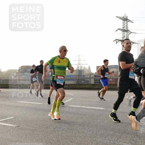 03.10.2026 - Köhlbrandbrückenlauf Michael Burmester http://msf.ph/oto/10764586 03.10.2026 09:17:54 Position 3 2412 meine-sportfotos.de