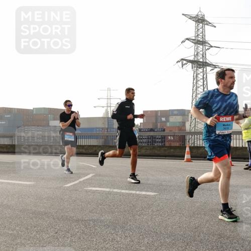 03.10.2026 - Köhlbrandbrückenlauf Michael Burmester http://msf.ph/oto/10764596 03.10.2026 09:17:56 Position 3 1729, 2516, 3818 meine-sportfotos.de