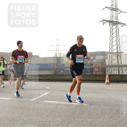 03.10.2026 - Köhlbrandbrückenlauf Michael Burmester http://msf.ph/oto/10764622 03.10.2026 09:18:00 Position 3 2614, 2651, 240 meine-sportfotos.de