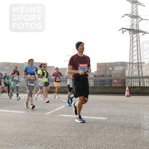 03.10.2026 - Köhlbrandbrückenlauf Michael Burmester http://msf.ph/oto/10764628 03.10.2026 09:18:01 Position 3  meine-sportfotos.de
