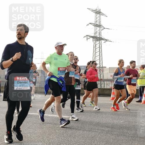 03.10.2026 - Köhlbrandbrückenlauf Michael Burmester http://msf.ph/oto/10764652 03.10.2026 09:18:04 Position 3 2522, 2026, 2567, 1447 meine-sportfotos.de