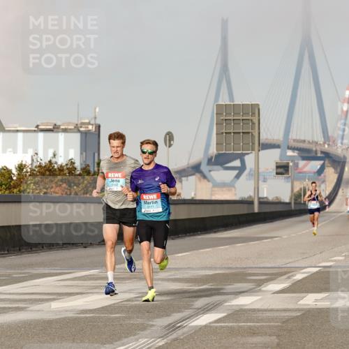 03.10.2026 - Köhlbrandbrückenlauf Michael Burmester http://msf.ph/oto/10764680 03.10.2026 09:36:04 Position 3 2102, 2111, 12, 5 meine-sportfotos.de