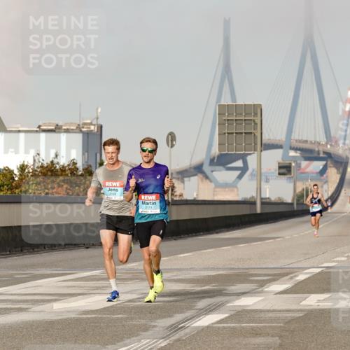 03.10.2026 - Köhlbrandbrückenlauf Michael Burmester http://msf.ph/oto/10764682 03.10.2026 09:36:04 Position 3 2102, 2111, 12, 5 meine-sportfotos.de
